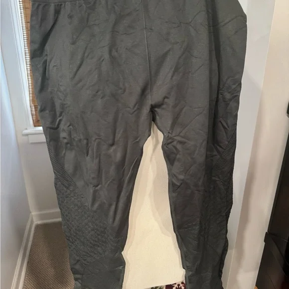 Gray Athletic Leggings - Picture 4 of 6